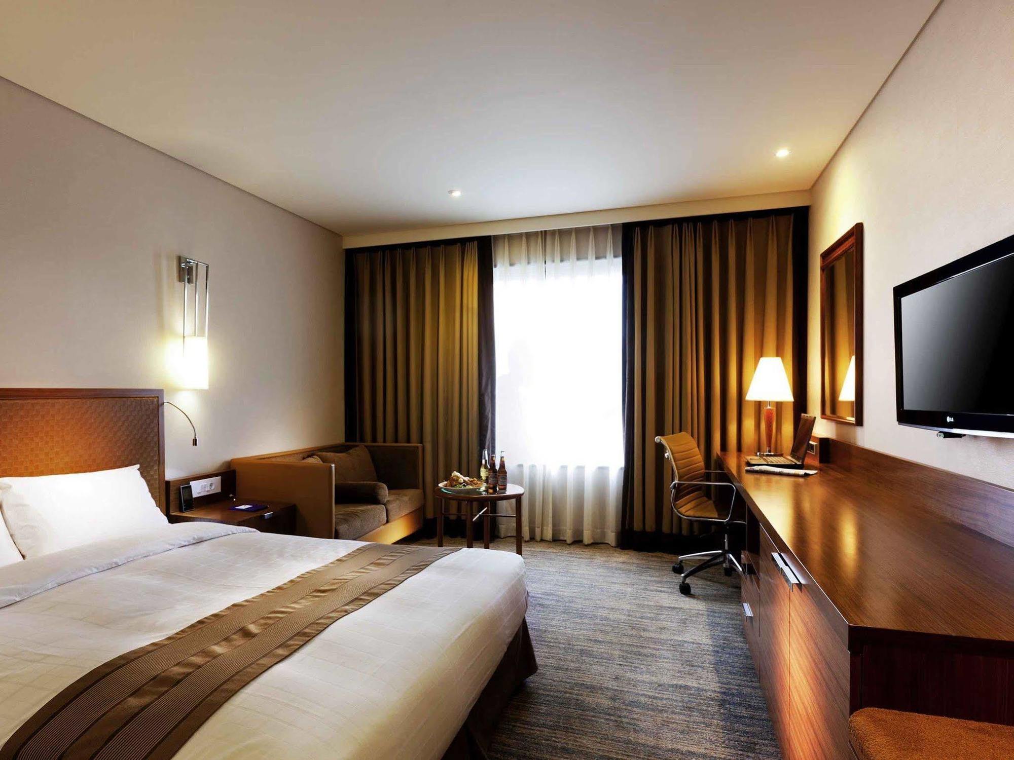 Novotel Ambassador Doksan Сеул Экстерьер фото